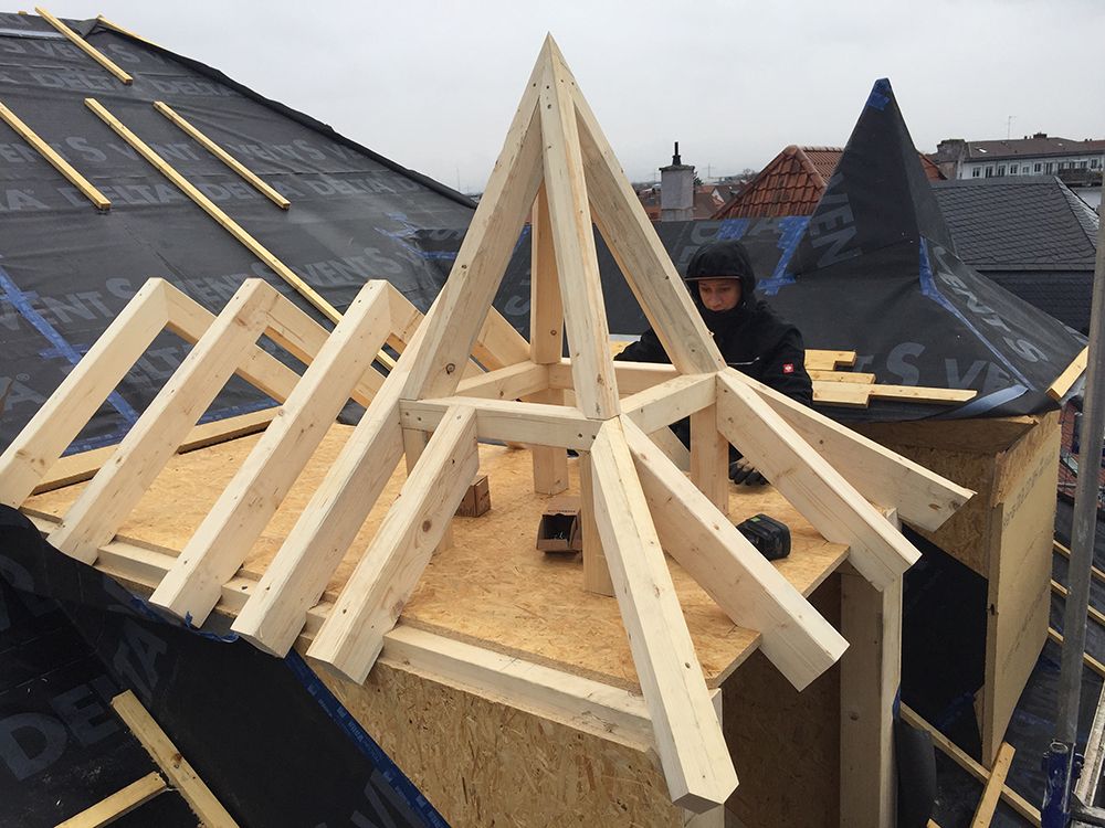 Neuer Dachstuhl auf Bestandsgebäude